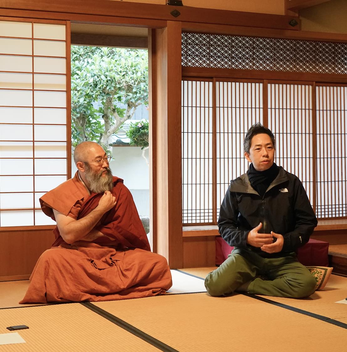 禅河院での様子